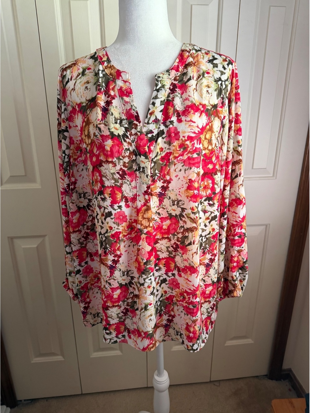 Tahari Woman 2X Floral Blouse Pink Ivory Long Sleeve Split Neck Plus Size